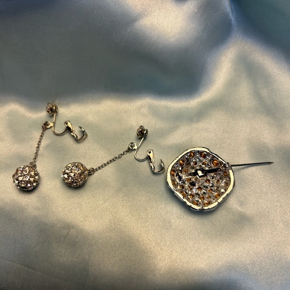 Earrings and brooch- rhinestone vintage, earrings are clip- ons - Picture 5 of 8